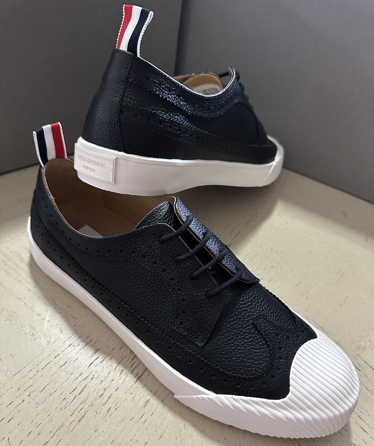 NIB $730 Thom Browne Men Low Top Leather Sneakers Black 10 US/43 EU Spain