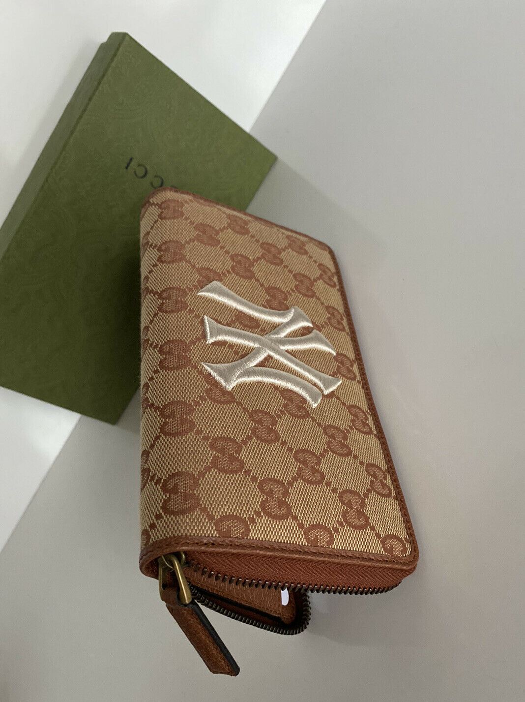 New Gucci GG NY Yankees Zip Around Fabric Wallet Beige Made in Italy