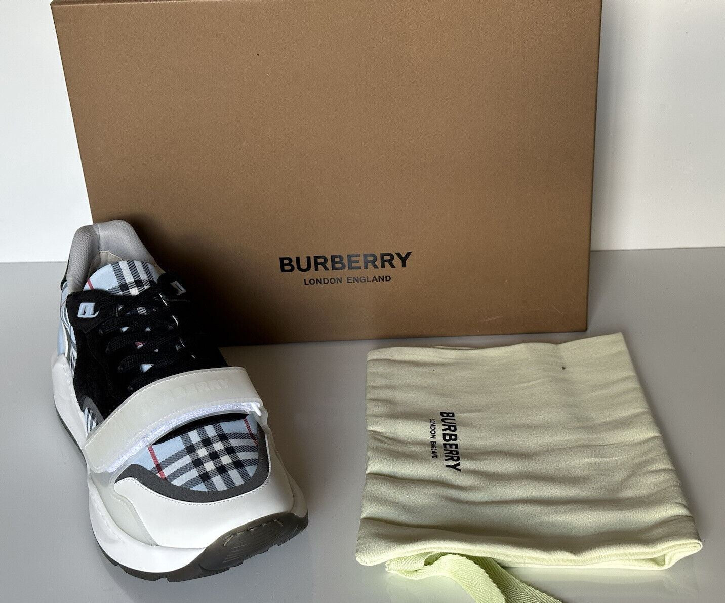 NIB $790 Burberry Men's Ramsey Pale Blue Sneakers 11 US (44 Euro) 8051415 IT
