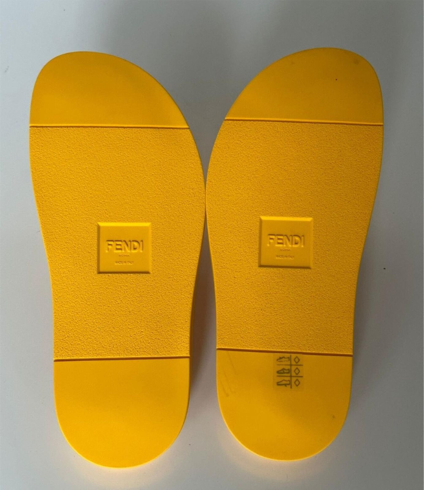 NIB $470 Fendi Men's FF Rubber Slide Sandals Yellow 10 US/9 UK Italy 7X1522