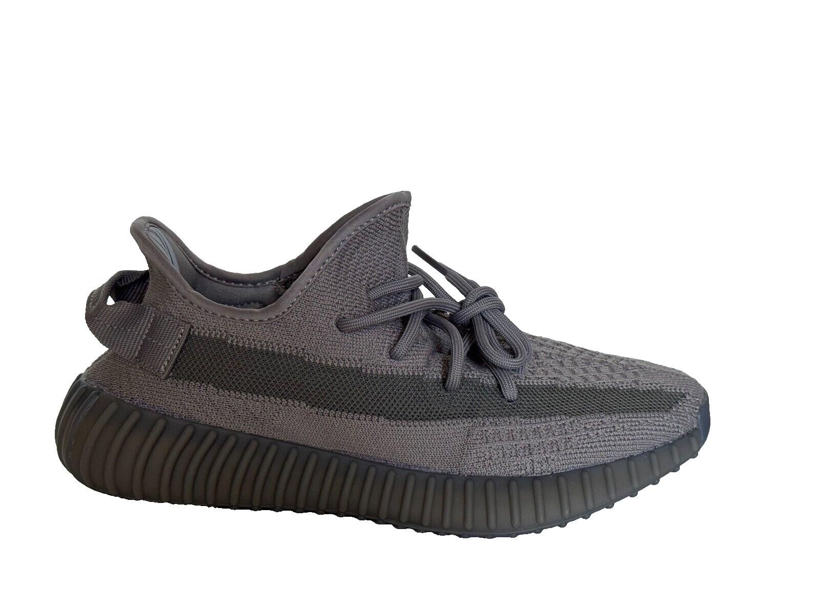 NIB Yeezy Boost 350 V2 Men’s Low Top Sneakers Gray 7 US  (40 Eu) Made by Adidas