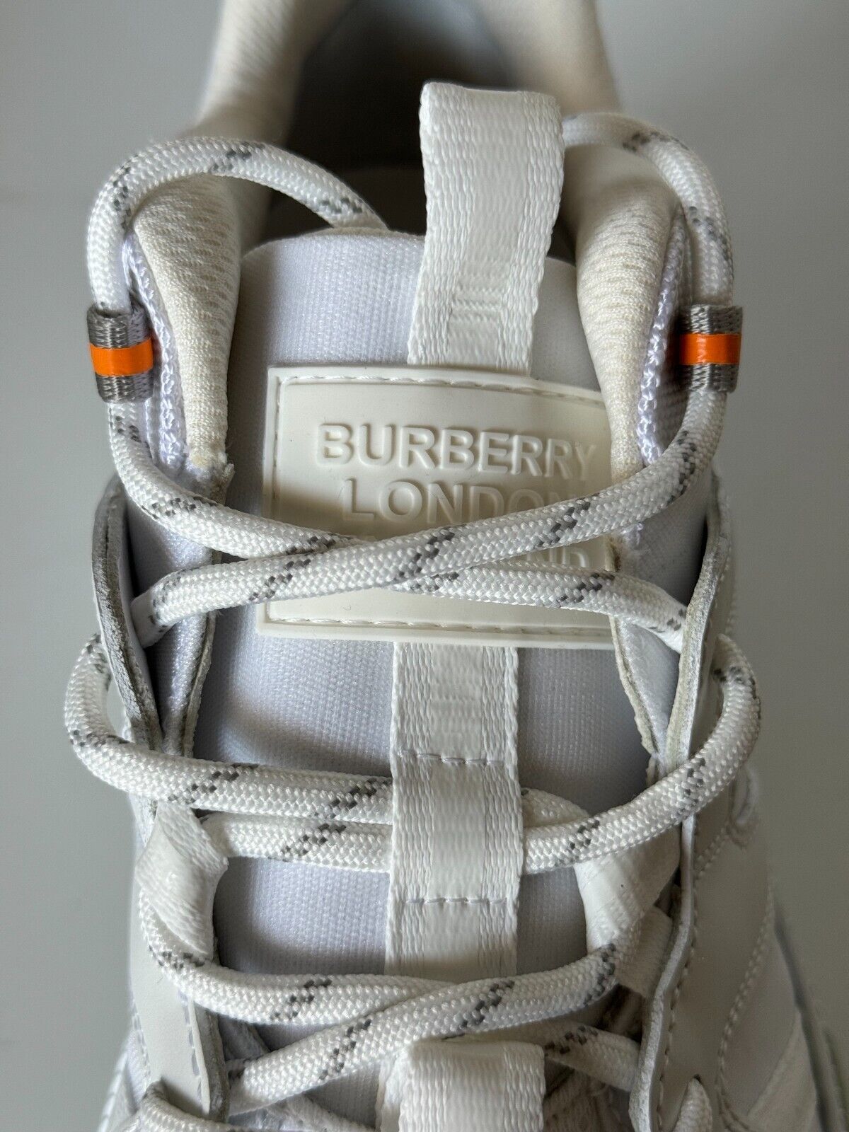 NIB Burberry Women's White Fashion Low Top Sneakers 9 US (39 Eu) 8053929