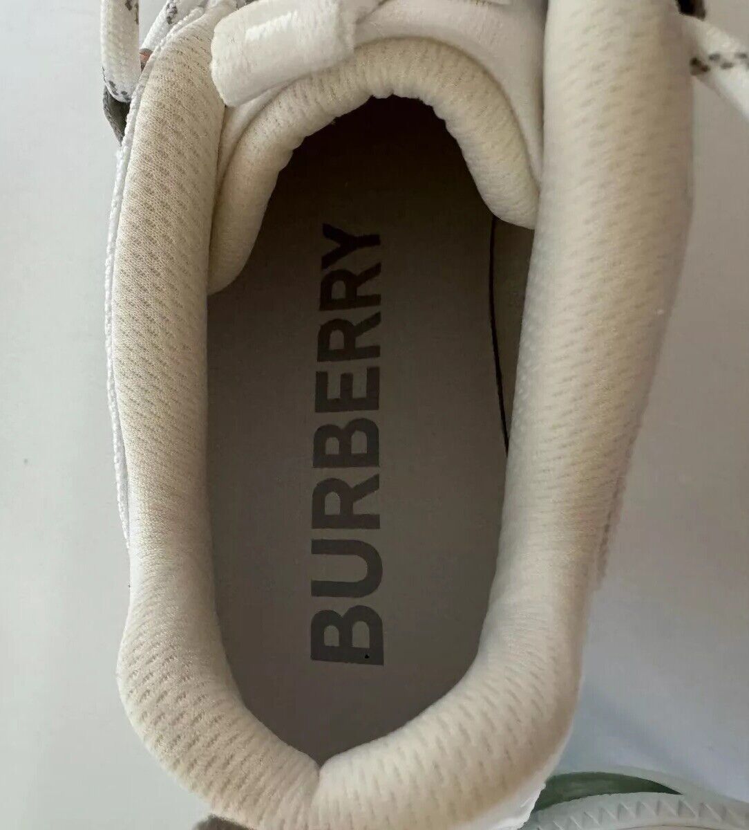 NIB Burberry Women's White Fashion Low Top Sneakers 9 US (39 Eu) 8053929