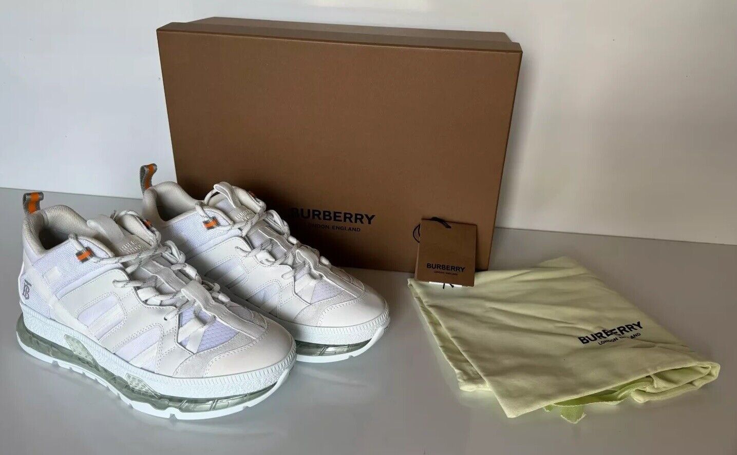 NIB Burberry Women's Fashion White Low Top Sneakers 10 US (40 Eu) 8053929