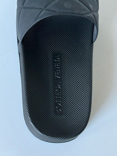 NIB $520 Bottega Veneta Women’s Matt Rubber Black Slides Sandals 10 (40) 640051