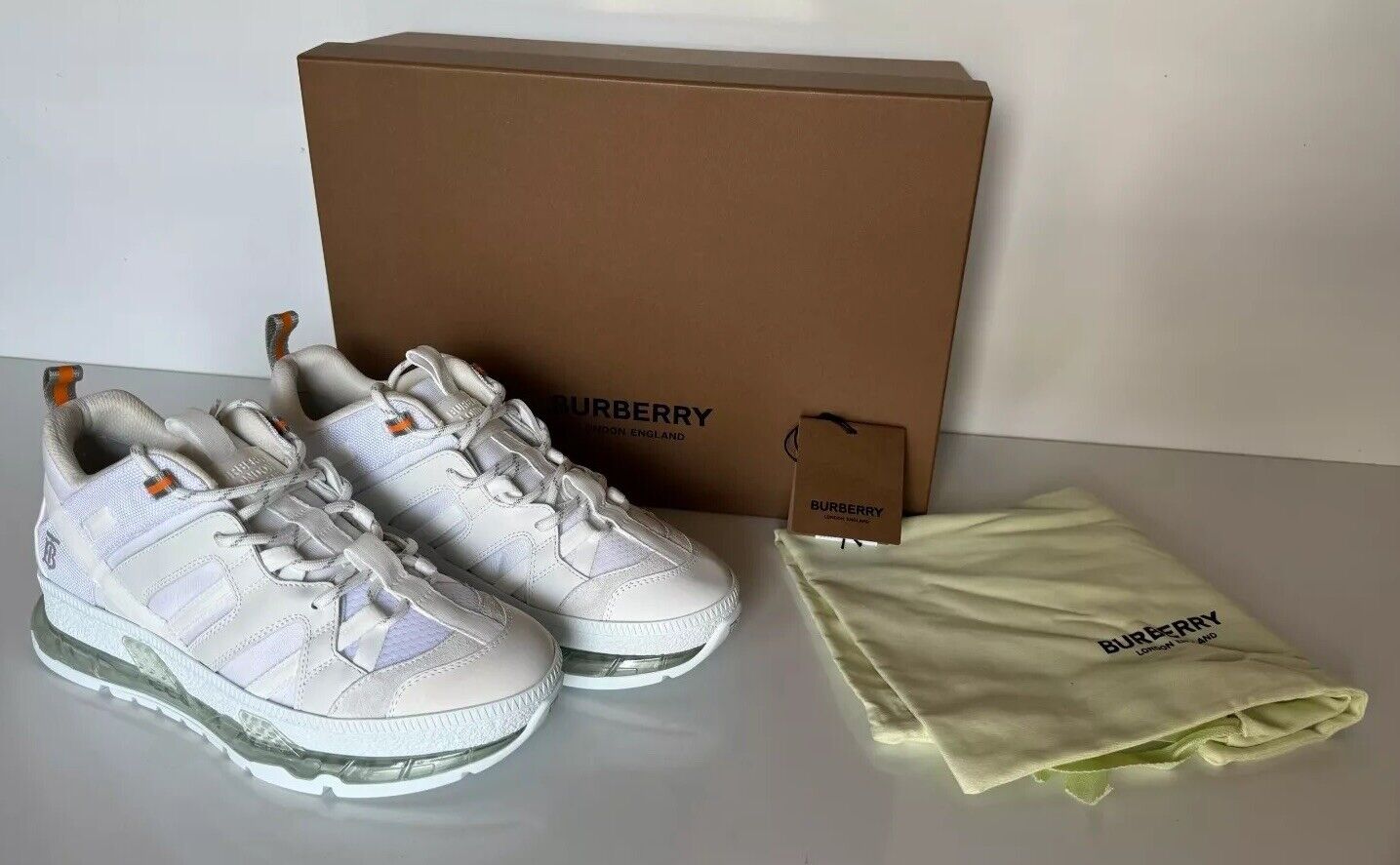 NIB Burberry Women's Fashion White Low Top Sneakers 10.5 US (40.5 Eu) 8053929