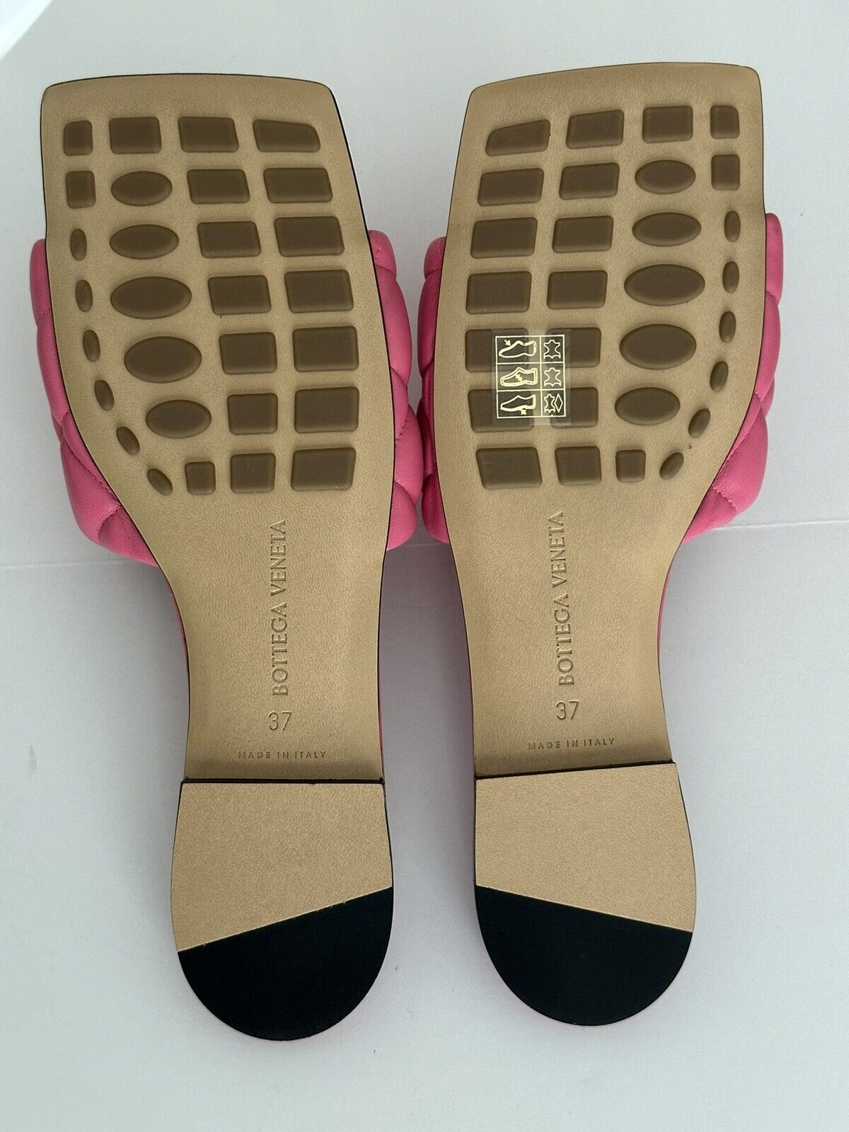 NWT $990 Bottega Veneta Pink Flat Sandals Shoes 7 US (37 Euro) 627710 Italy