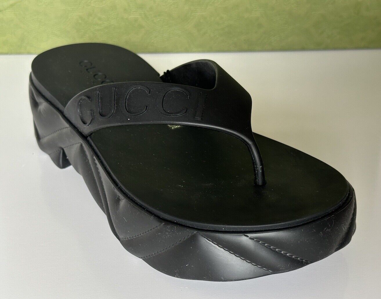Gucci Women's Rubber Slide Sandals Black 9 US (39 Euro - Fits 10) 746334 IT NIB