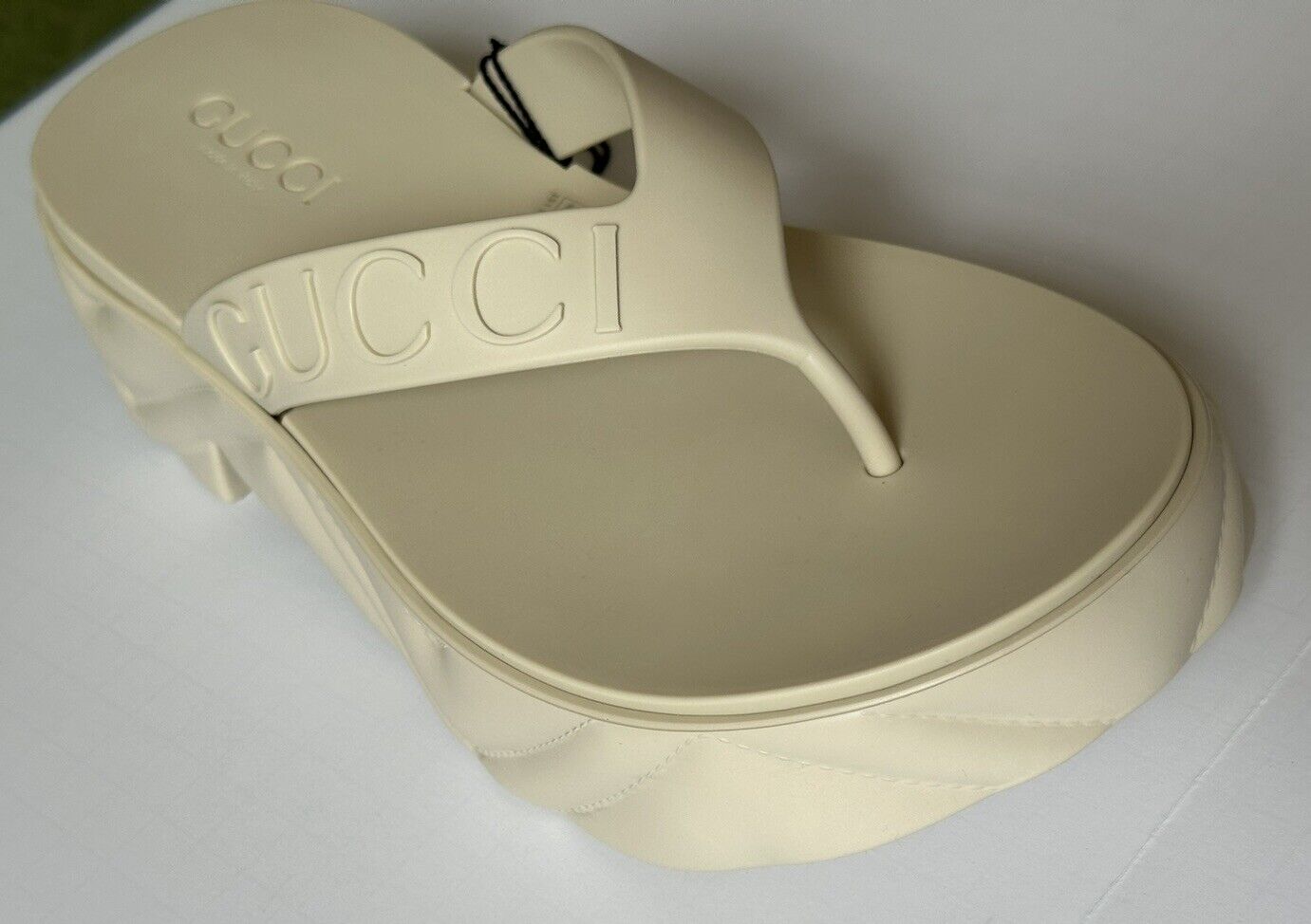 Gucci Women's Rubber Slide Sandals White 9 US (39 Euro - Fits 10) 746334 IT NIB