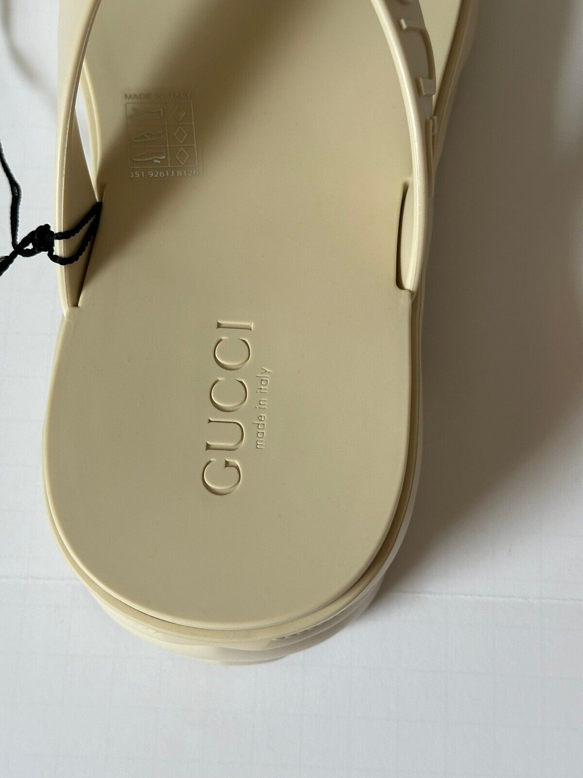 Gucci Women's Rubber Slide Sandals White 9 US (39 Euro - Fits 10) 746334 IT NIB