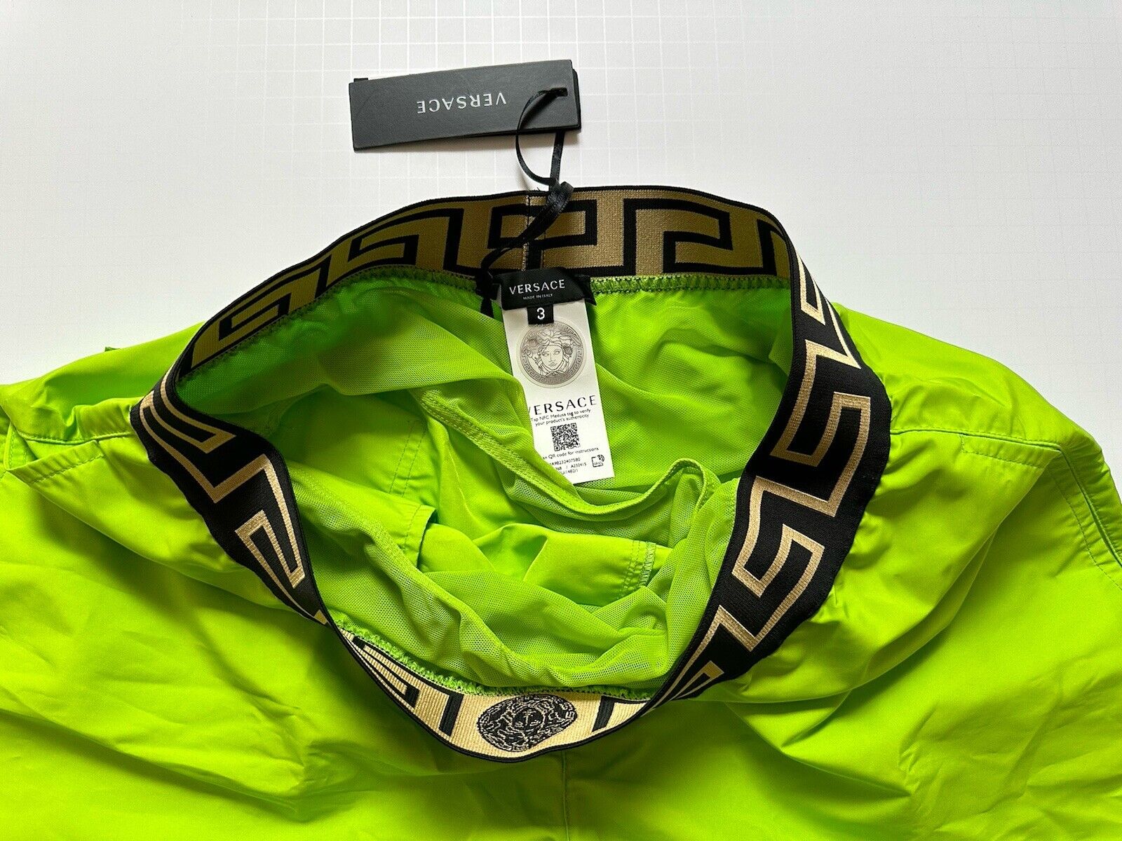 Versace Men's Green Swim Shorts  Size 3 US - 48 Eu (28”)  Italy 1008968 NWT $425