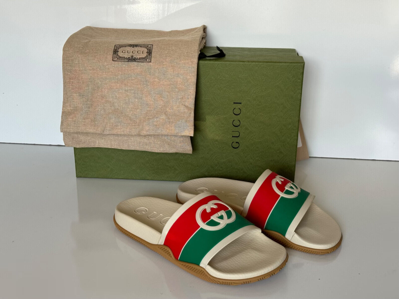 Gucci Women's Rubber GG Interlock White/Red/Green Sandals 9 US Gucci 655461 NIB