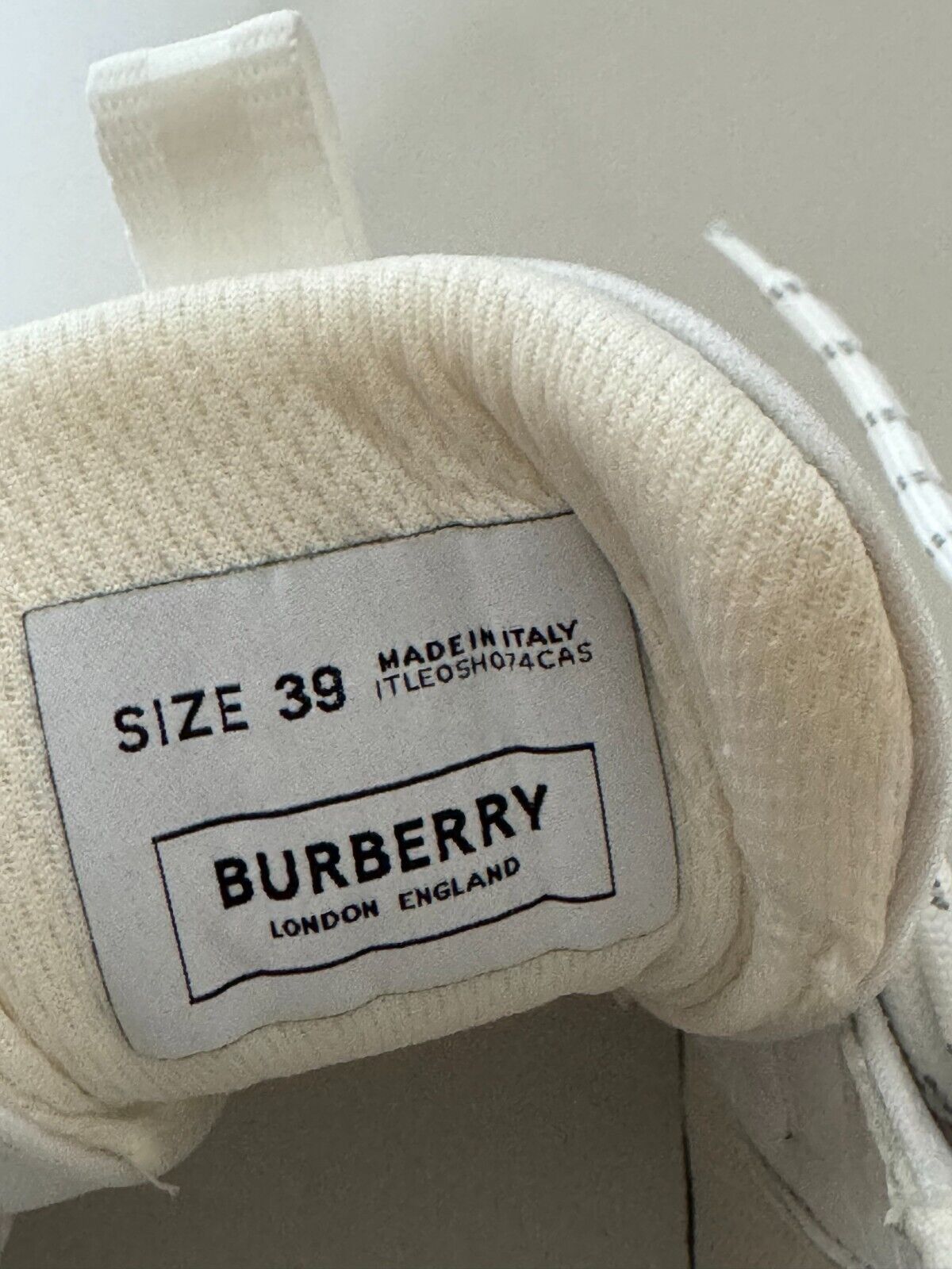 Burberry Women's White Fashion Low Top Sneakers 9 US (39 Euro) 8053929 NIB