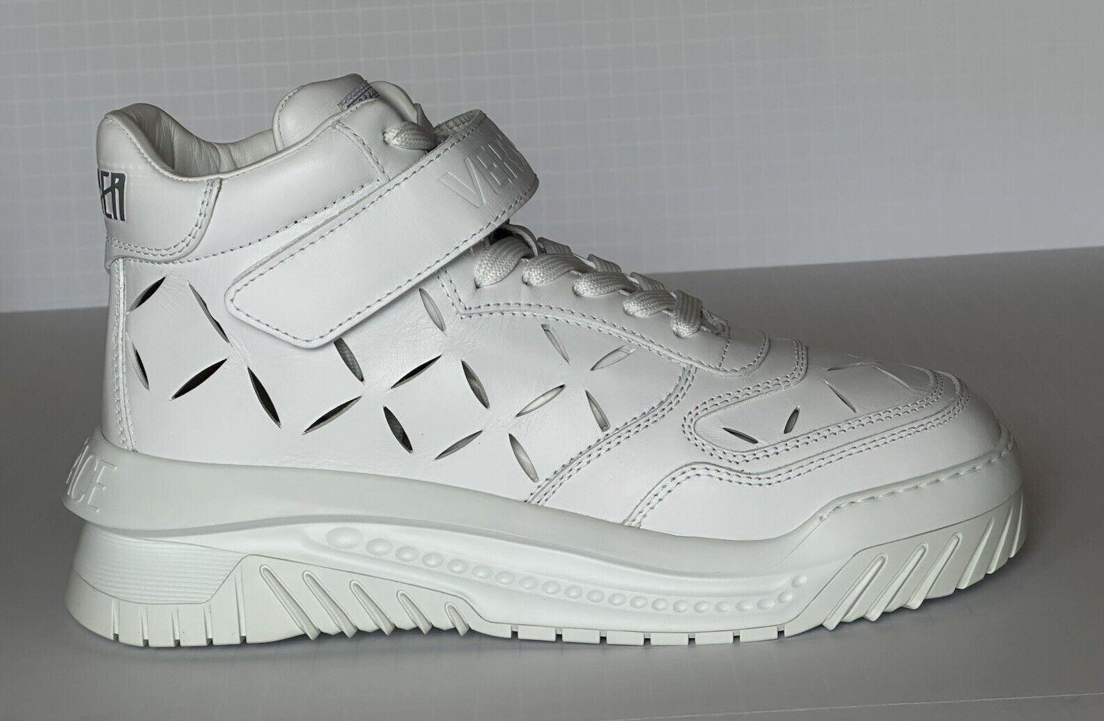 Versace Men's Laserata Leather Sneakers White 10.5 US (43.5) 1008964 NWT $1175