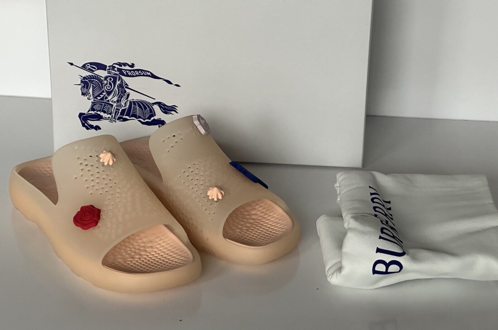 Burberry Women’s Stingray Rubber Neutral Sandals 7 US (37) 8081771 IT NIB $520