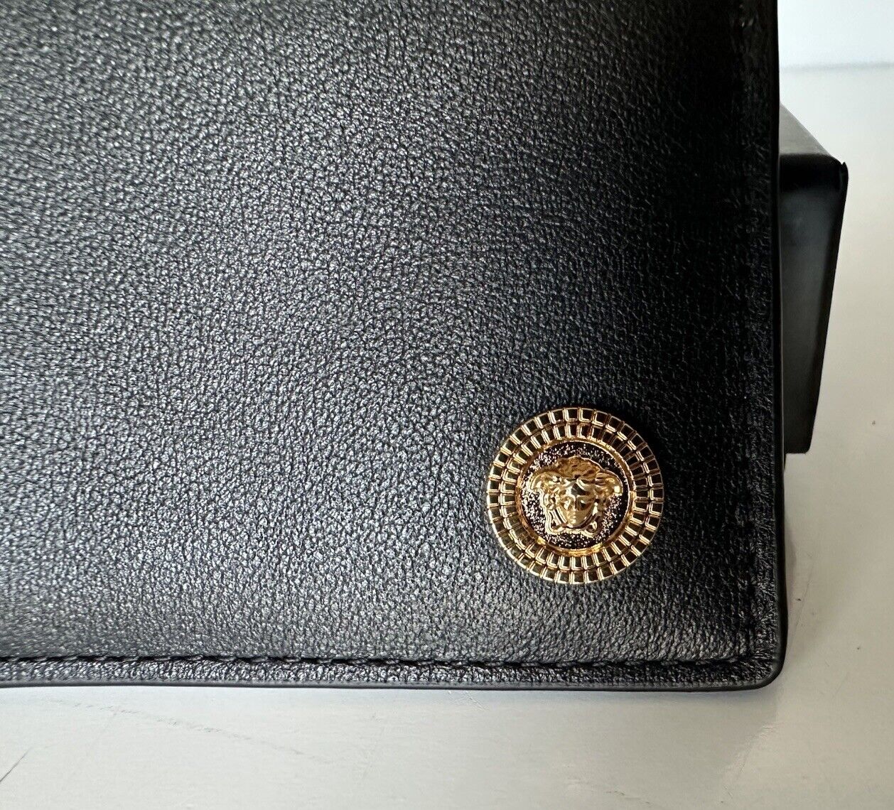 Versace Medusa Head Black Calf Leather Zipper Card Wallet 1006197 Italy NWT $375