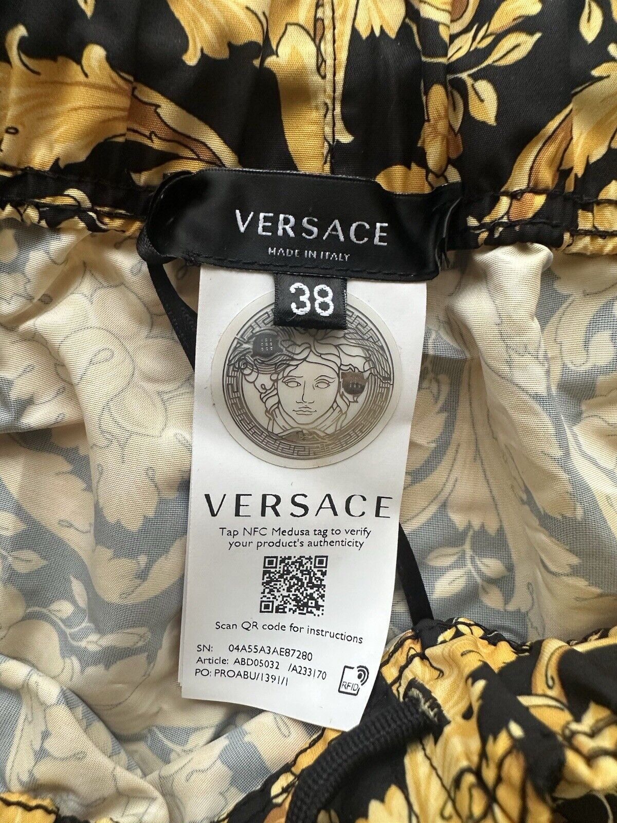 Versace Gold Print Logo Women’s Black Short Swim Shorts 4 US (38) ABD05032 NWT