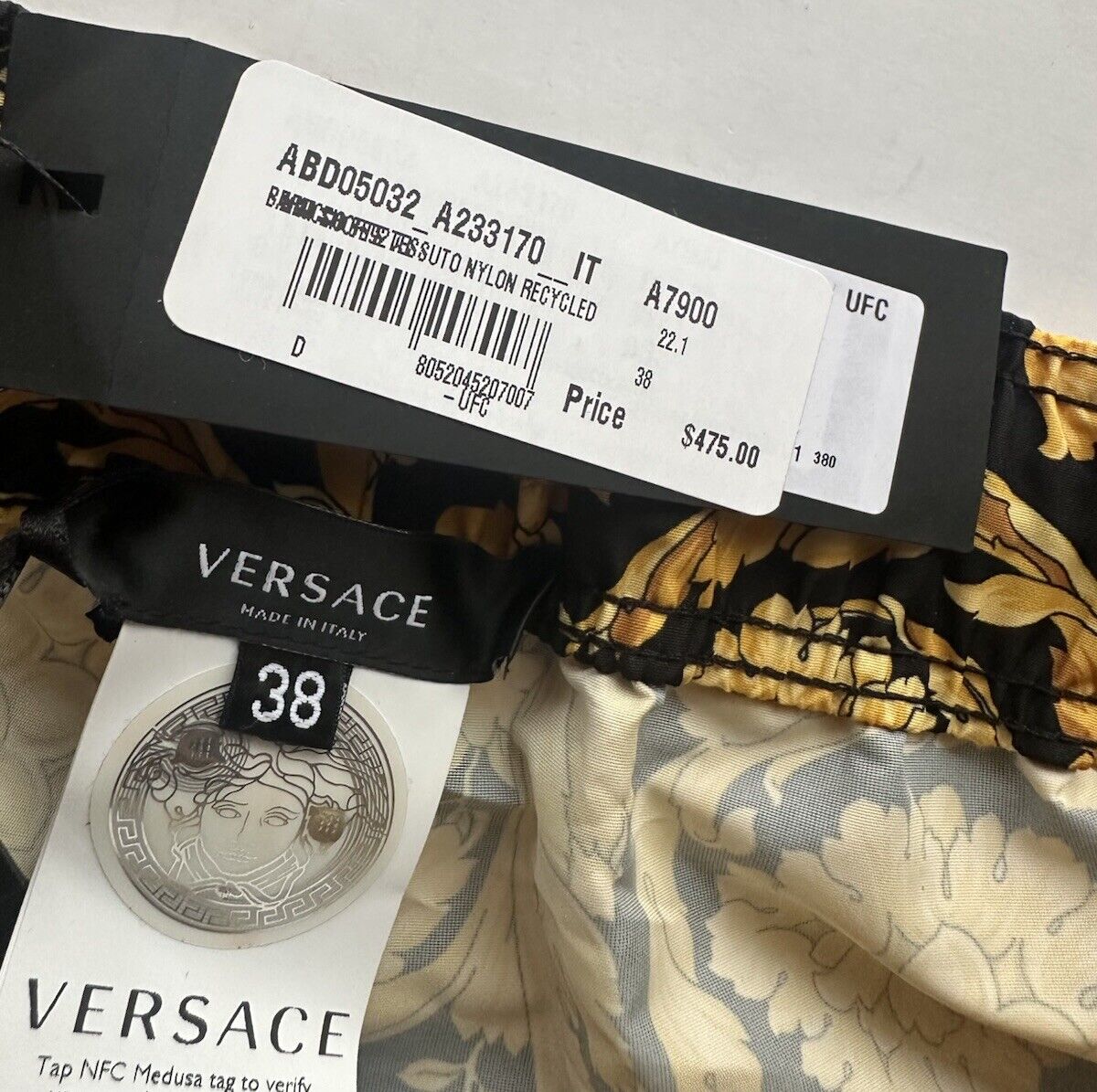 Versace Gold Print Logo Women’s Black Short Swim Shorts 4 US (38) ABD05032 NWT