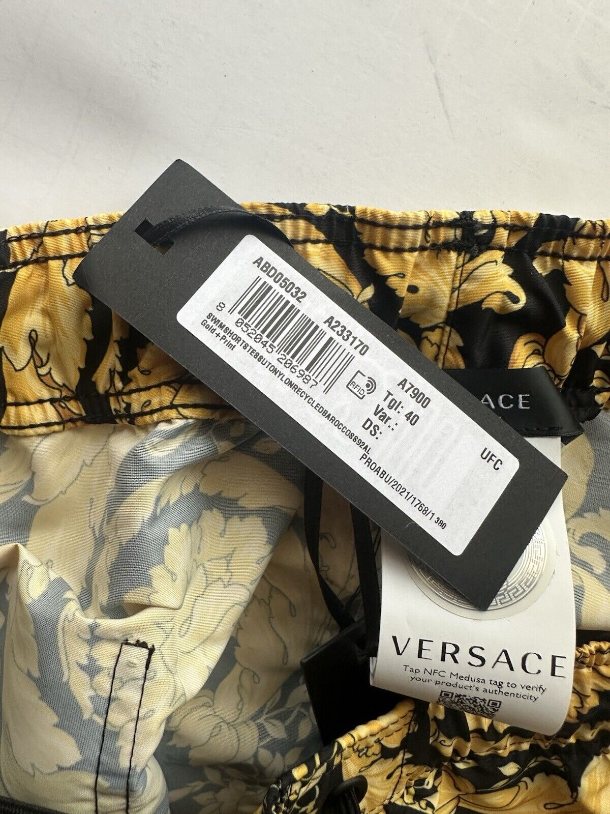 Versace Gold Print Logo Women’s Black Short Swim Shorts 6 US (40) ABD05032 NWT