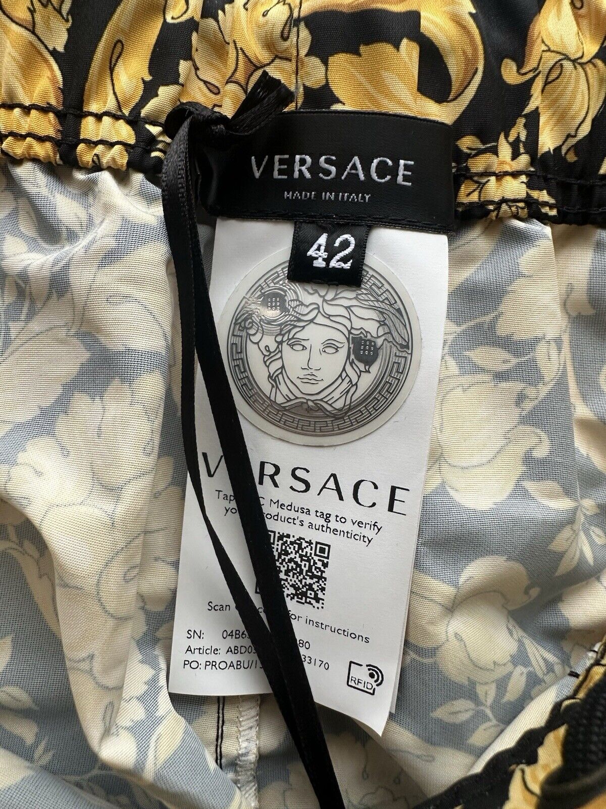 Versace Gold Print Logo Women’s Black Short Swim Shorts 8 US (42) ABD05032 NWT