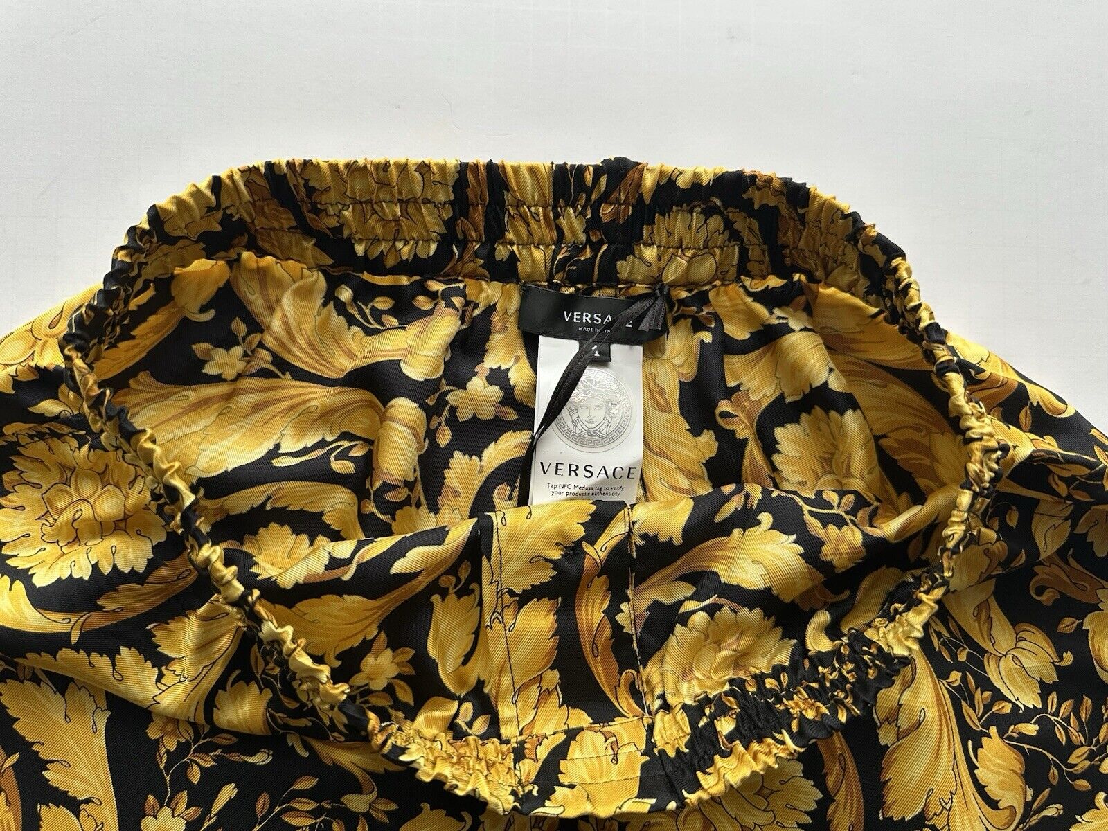 Versace Barocco Print Logo Women’s Silk Black/Gold Shorts 1 US AUD05063 NWT $625