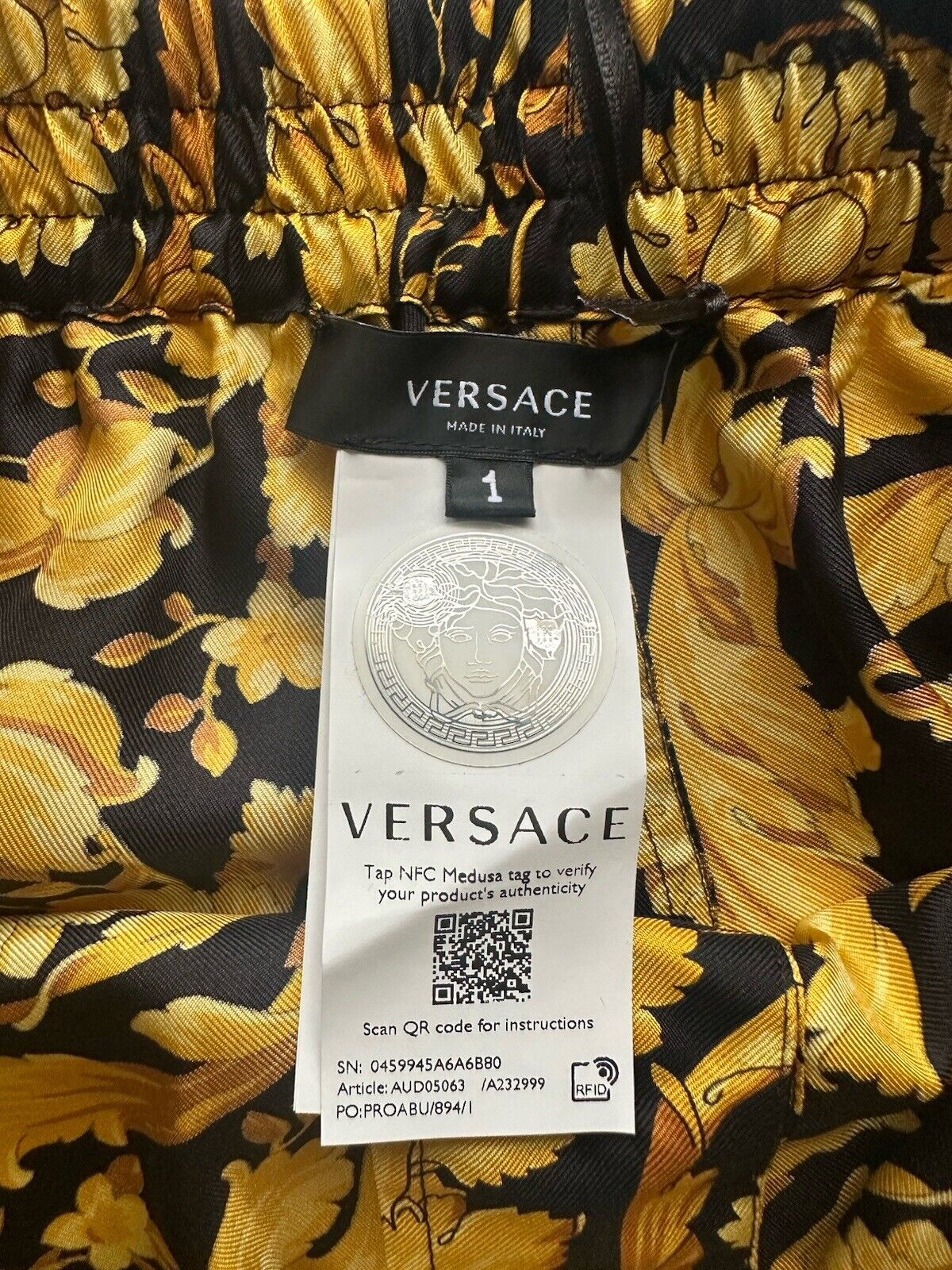 Versace Barocco Print Logo Women’s Silk Black/Gold Shorts 1 US AUD05063 NWT $625