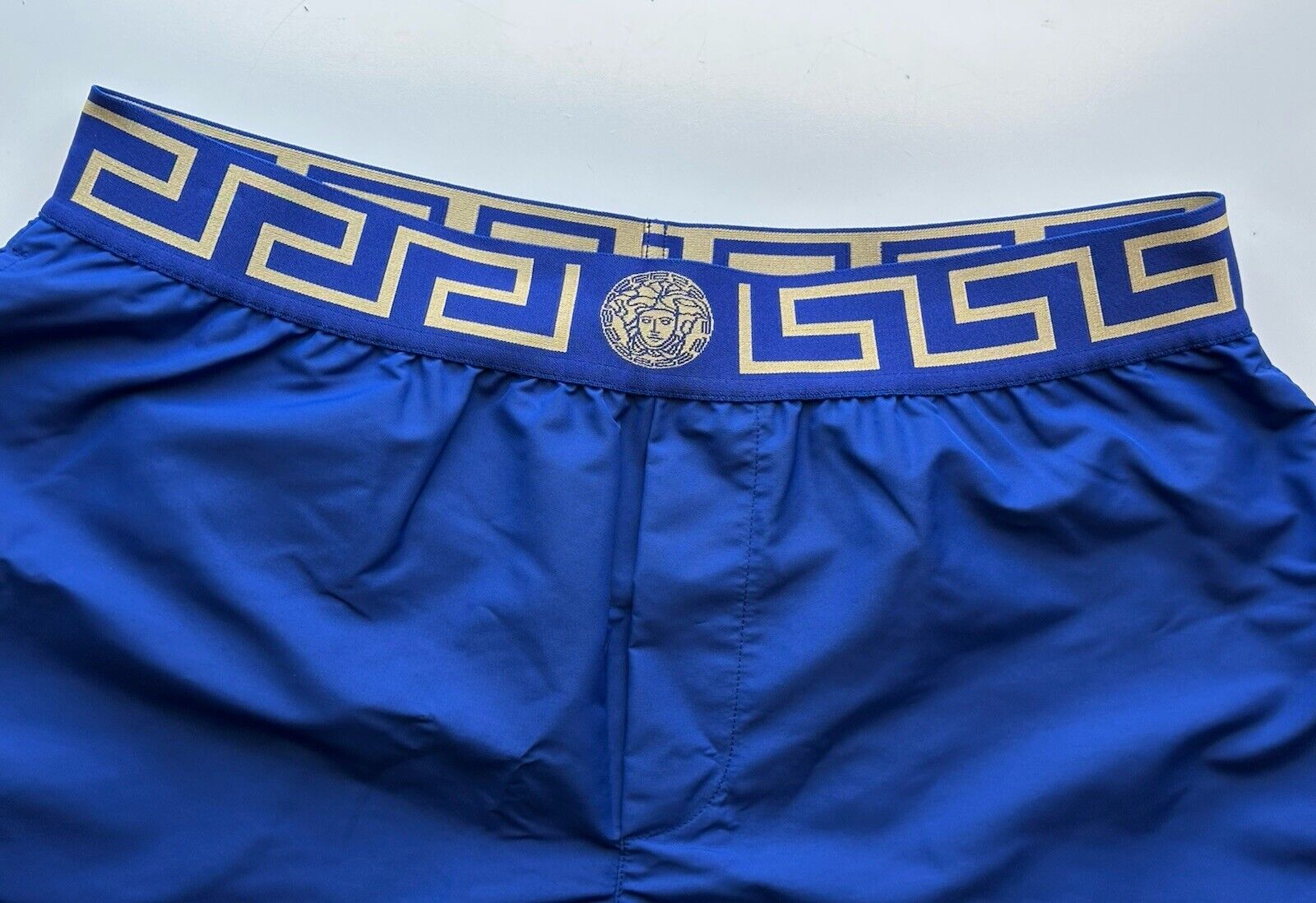 Versace Greek Key Logo Mens Blue/Gold Swim Shorts Size 4 (30”) ABU01022 NWT $325