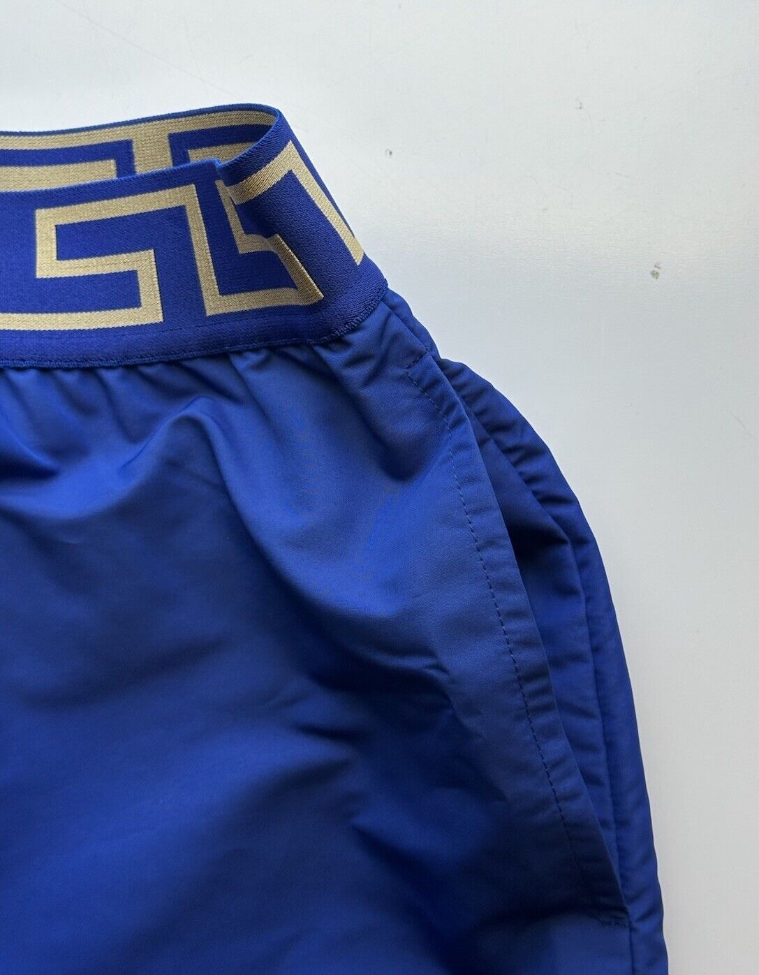 Versace Greek Key Logo Mens Blue/Gold Swim Shorts Size 4 (30”) ABU01022 NWT $325