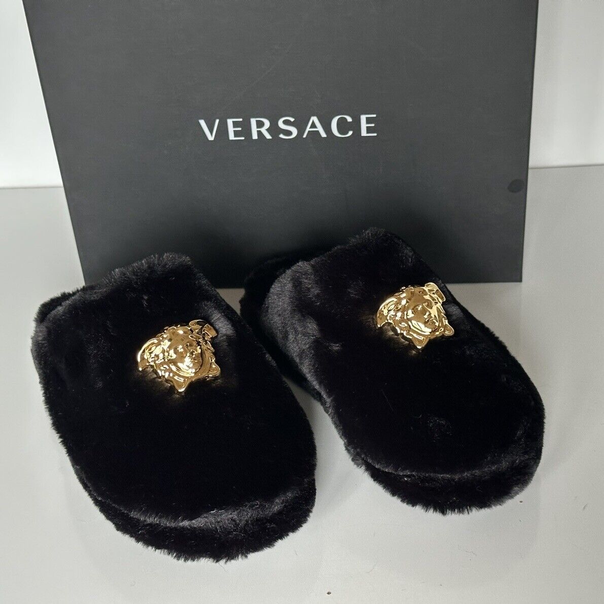 VERSACE Medusa Women's Black Fur Slippers 7 US (37 Euro) Italy ZSL000008 NIB