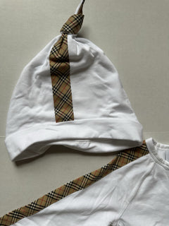 Burberry Claude Mini Check Panel Romper, Hat&Bib Set White 12M 80484071 NWT $300