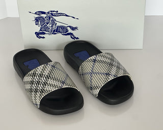 Burberry Dive Lichen IP Check Slide Sandals 9 US (42 Euro) 8102419 IT NIB $390