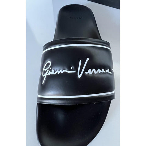 NIB $495 Versace Signature Logo Slides Sandals Black 9 US (42 Euro) IT DSU8060