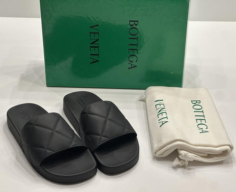 Bottega Veneta Women’s Matt Rubber Black Slides Sandals 9 (39) 640051