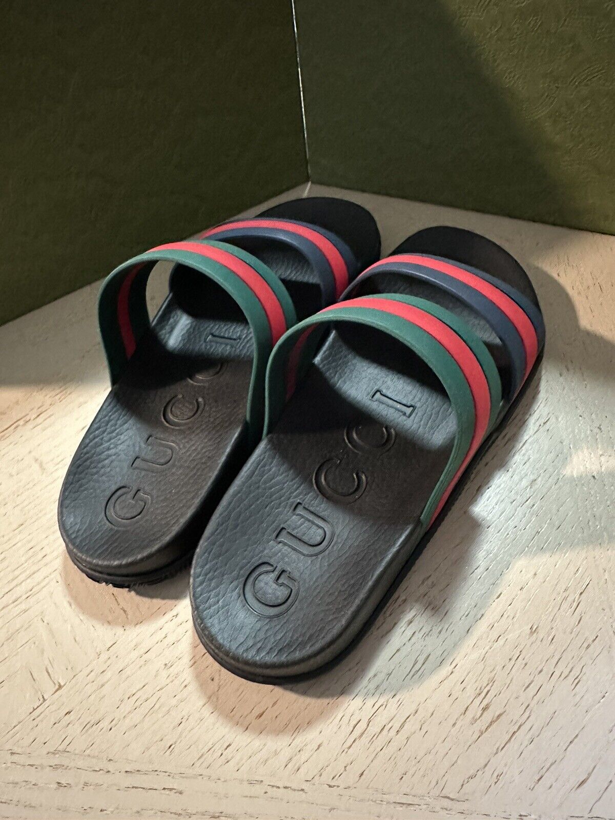 NIB Gucci Mens Rubber Sandal Shoes Blue/Red/Green 12 US/11 UK 692381