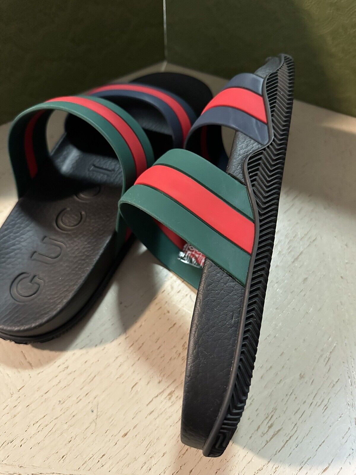 NIB Gucci Mens Rubber Sandal Shoes Blue/Red/Green 12 US/11 UK 692381