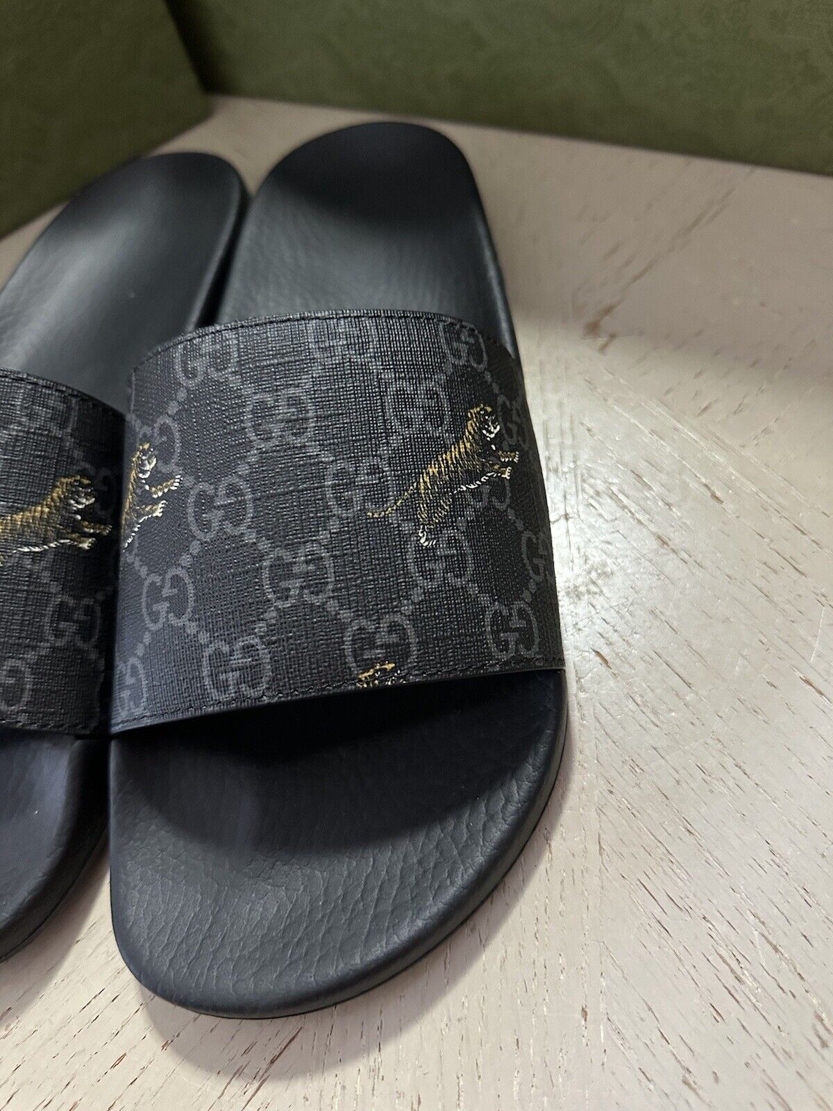 Gucci Men Cancas GG Supreme Tigers Print Sandal Black 8 US/4 UK 407345 New