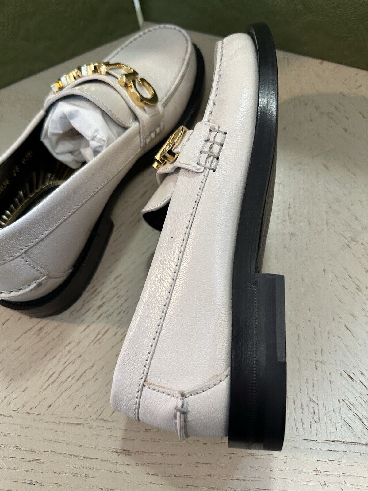 Gucci Women Logo Gucci Loafers Shoes Mystic White 5 US/35 Eu New 700036