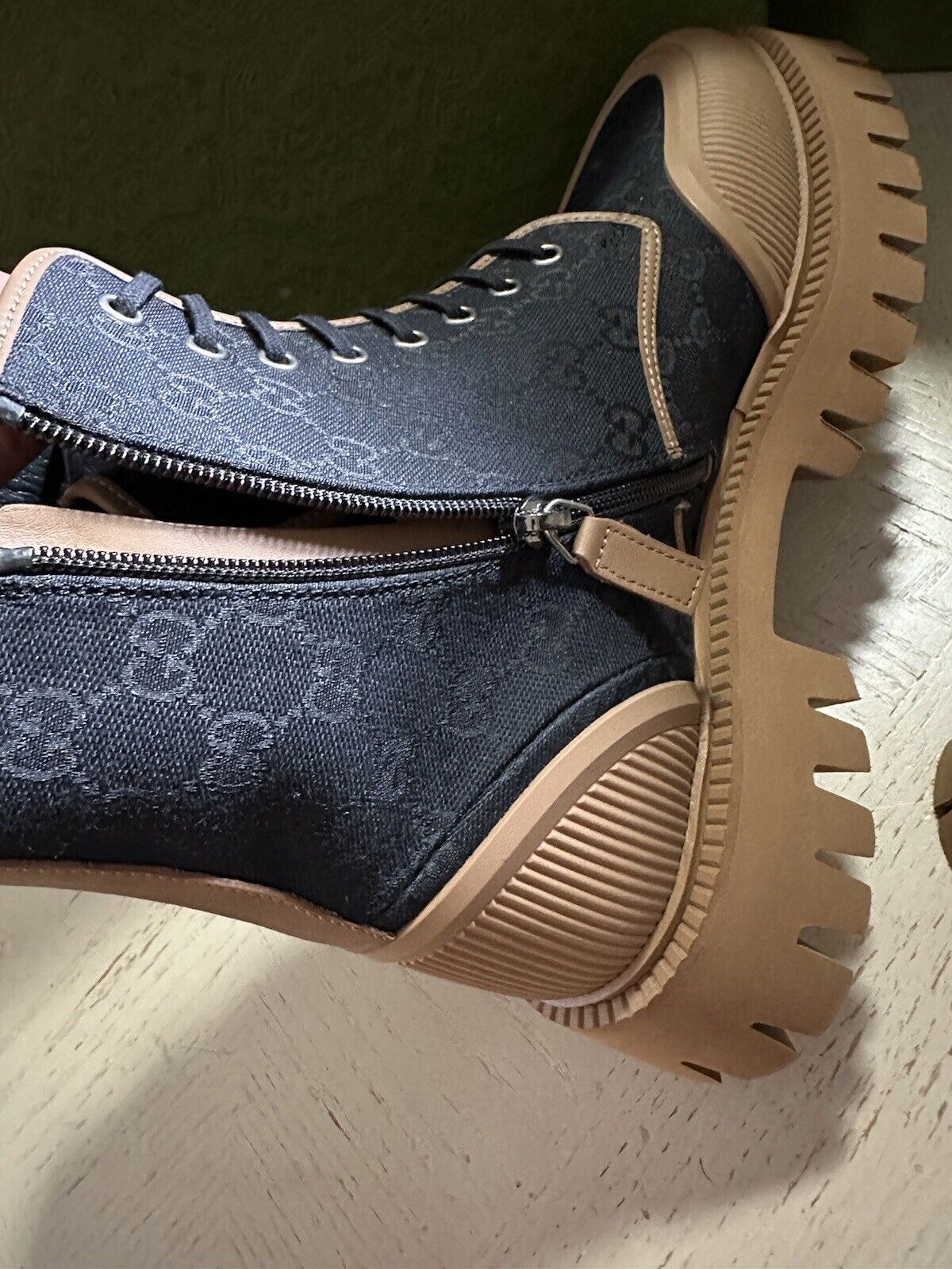 NIB Gucci Men GG Logo Canvas/Leather Boots Shoes Black/Beige 12 US/11 UK 699970