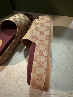 NIB  Gucci Women’s Sandal Shoes Beige/Ruggine 8.5 US ( 38.5 Eu ) 573018
