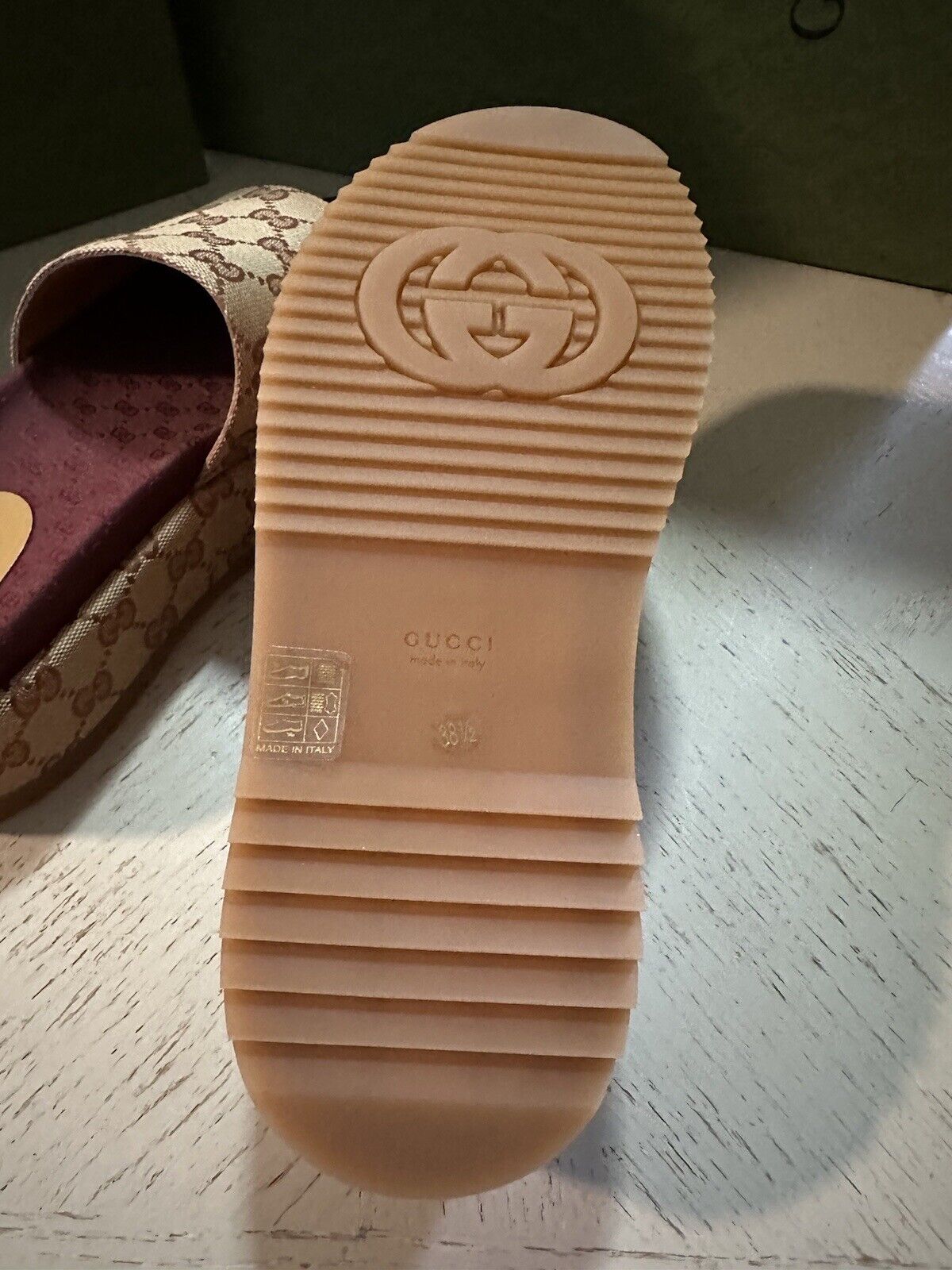 NIB  Gucci Women’s Sandal Shoes Beige/Ruggine 8.5 US ( 38.5 Eu ) 573018