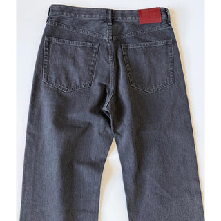 Gucci Women’s Dark Grey Denim Straight Leg Jeans Pants Size 27 Italy 788822 NWT