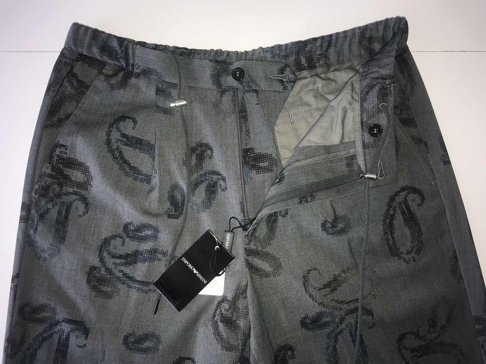New $675 Emporio Armani Gray Mens Casual Pants Size 28 US (44 EU ) Italy T1P710