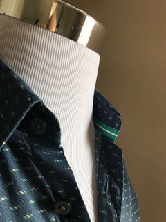 Neu mit Etikett: 138 $ Hugo Boss Herren-Hemd aus Baumwolle in Blau, Größe S