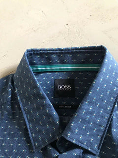Neu mit Etikett: 138 $ Hugo Boss Herren-Hemd aus Baumwolle in Blau, Größe S