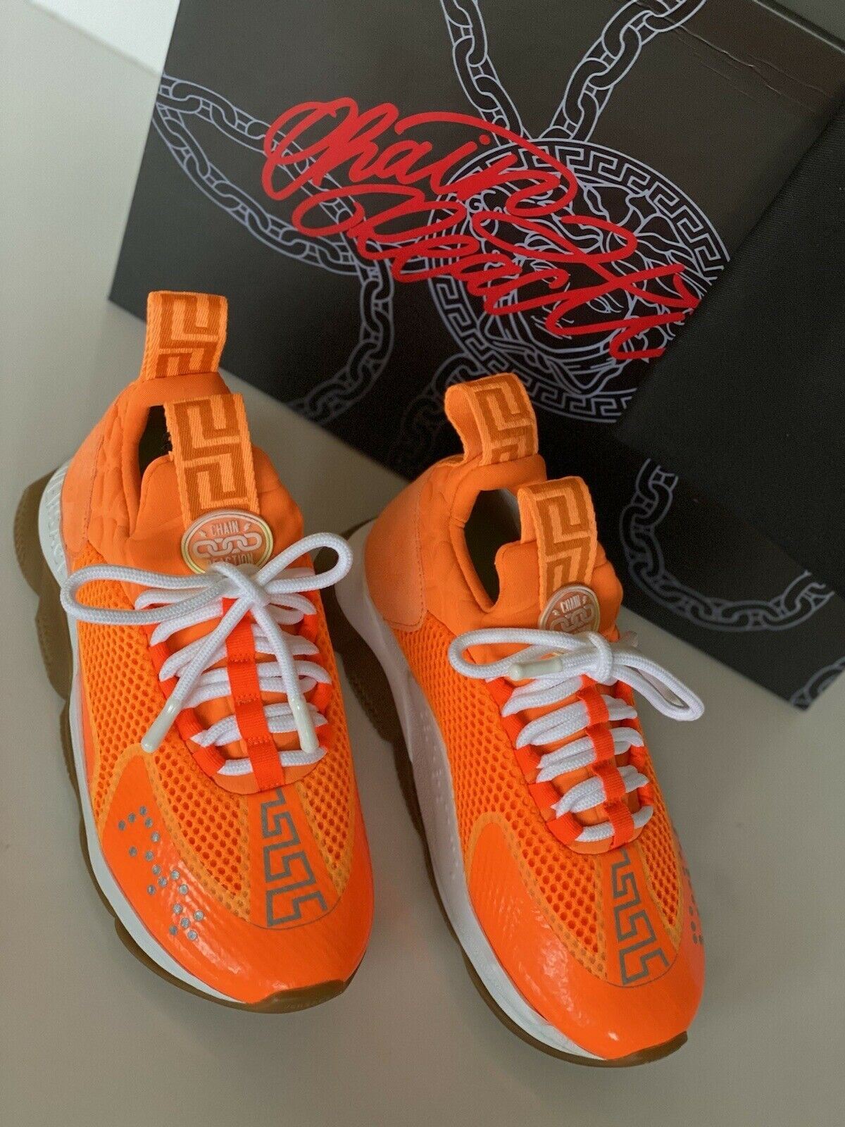 NIB Versace Orange Sparkle Chain Reaction Sneakers 6 US (36 EU) Hergestellt in Italien 