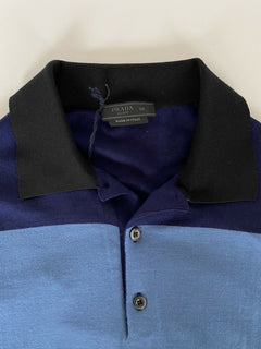 Neu mit Etikett: 980 $ Prada Kurzarm-Poloshirt aus Wolle in Blau UMA950 Hergestellt in Italien