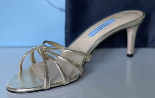 NIB PRADA Damen-Ledersandalen mit Stiletto-Absatz in Metallic-Gold, 7,5 US 1XX478 