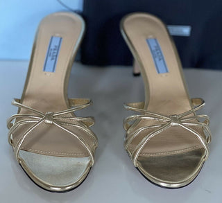 NIB PRADA Damen-Ledersandalen mit Stiletto-Absatz in Metallic-Gold, 7,5 US 1XX478 
