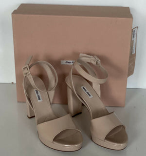 NIB MIU MIU Prada Plateau-Knöchelriemen-Sandalen aus Lackleder in Hellbraun 10 US 5XP808