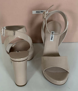 NIB MIU MIU Prada Plateau-Knöchelriemen-Sandalen aus Lackleder in Hellbraun 10 US 5XP808